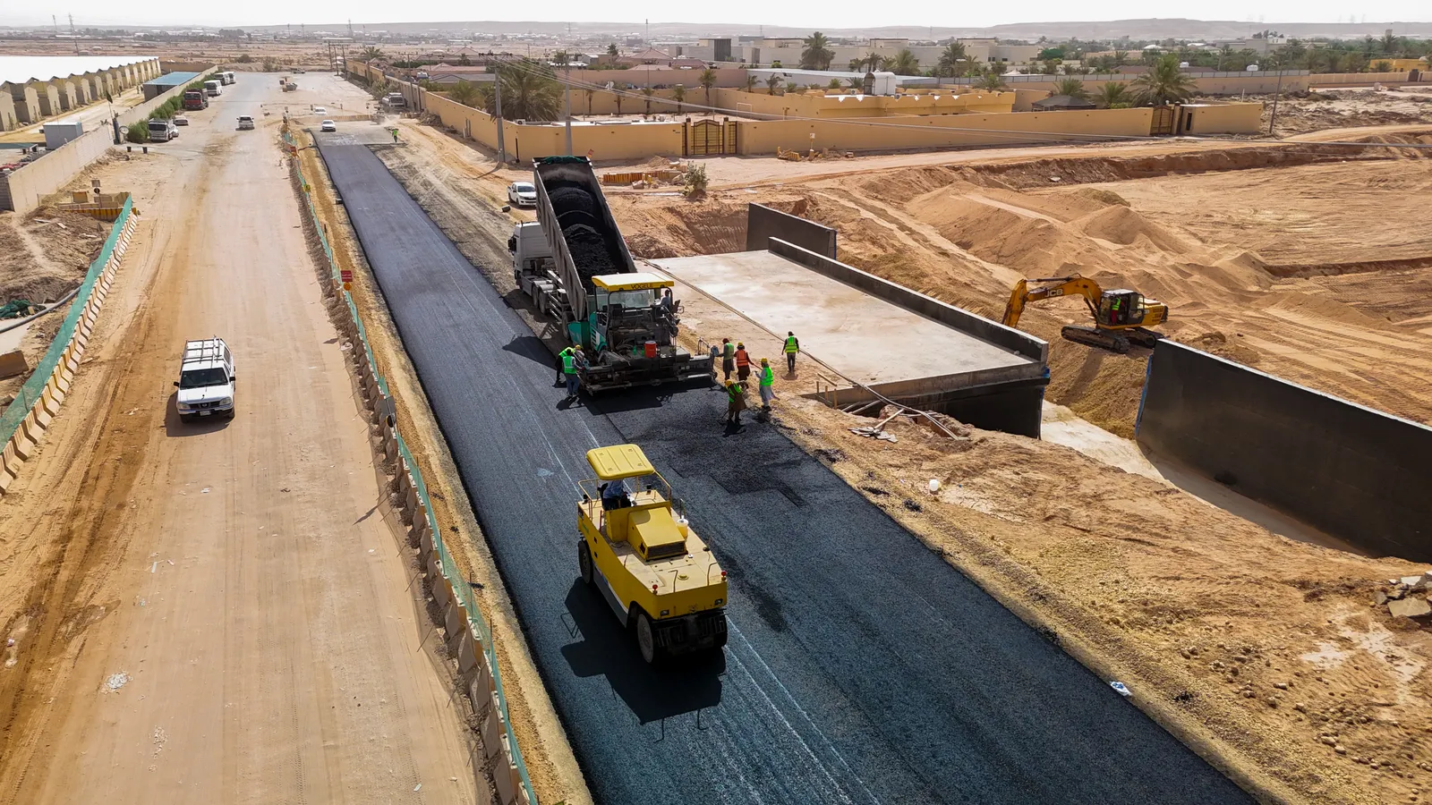 تصوير جوي لأعمال سفلتة الطرق - شركة الخط الذهبي